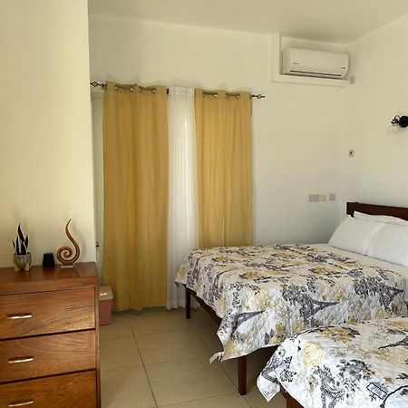 Eldorado Guesthouse & Car Rental Roseau Extérieur photo