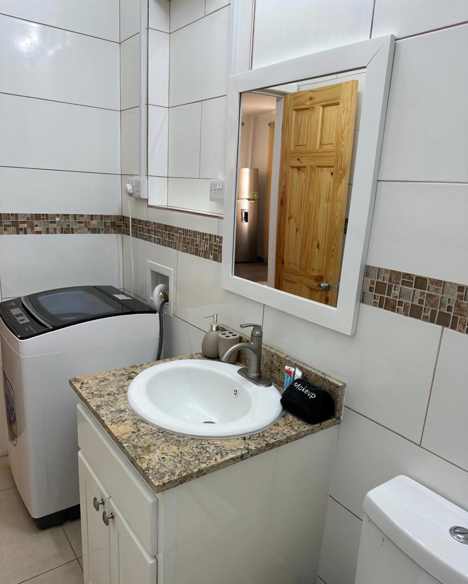 Eldorado Guesthouse & Car Rental Roseau Chambre photo