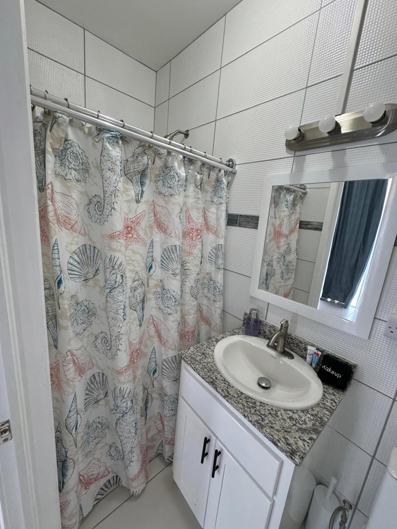 Eldorado Guesthouse & Car Rental Roseau Chambre photo